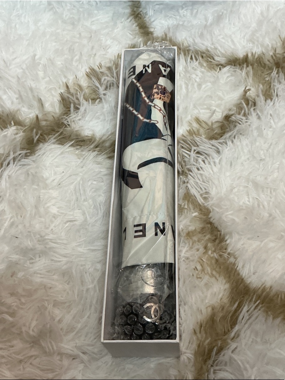 GWP CHANEL Logo White & Black Patterned Compact Umbrella - Picture 2 of 5